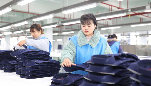 貴州玉屏 服飾加工織就就業(yè)增收新篇章